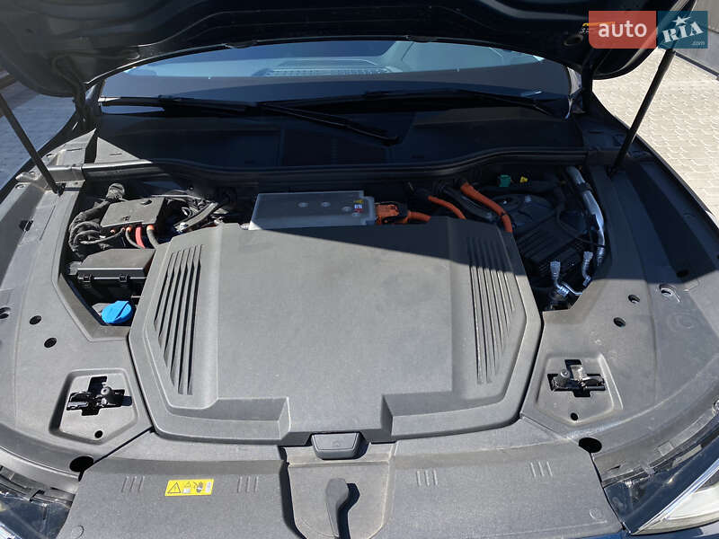 Внедорожник / Кроссовер Audi e-tron 2020 в Тростянце