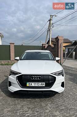 Позашляховик / Кросовер Audi e-tron 2021 в 