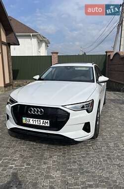 Позашляховик / Кросовер Audi e-tron 2021 в 