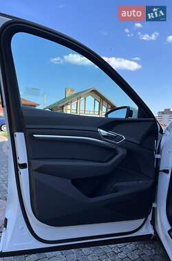 Позашляховик / Кросовер Audi e-tron 2021 в 