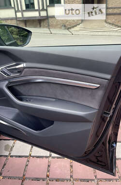 Позашляховик / Кросовер Audi e-tron 2019 в Тернополі