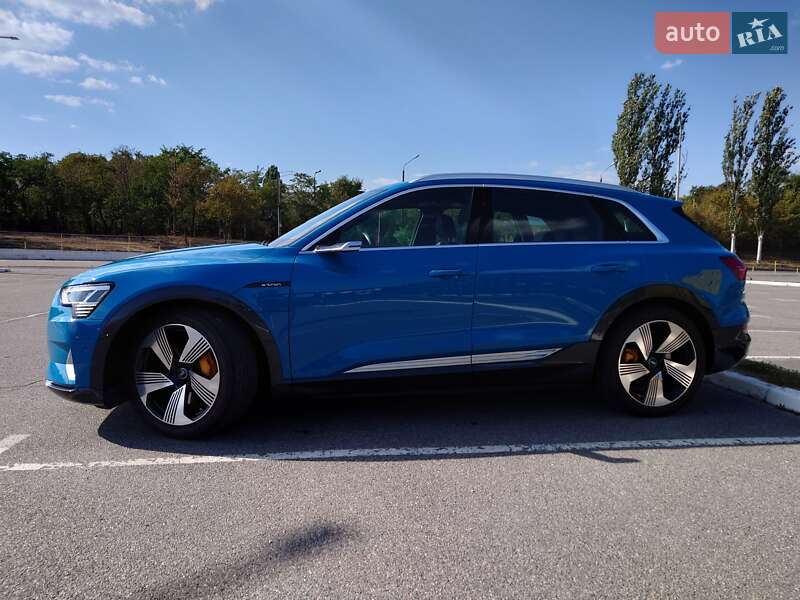 Внедорожник / Кроссовер Audi e-tron 2018 в Киеве