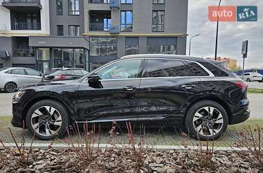 Позашляховик / Кросовер Audi e-tron 2021 в 