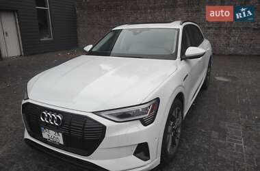 Внедорожник / Кроссовер Audi e-tron 2022 в 