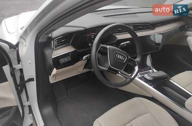 Внедорожник / Кроссовер Audi e-tron 2022 в 