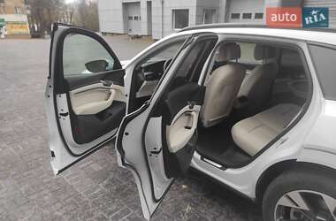 Внедорожник / Кроссовер Audi e-tron 2022 в 