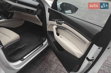 Внедорожник / Кроссовер Audi e-tron 2022 в 