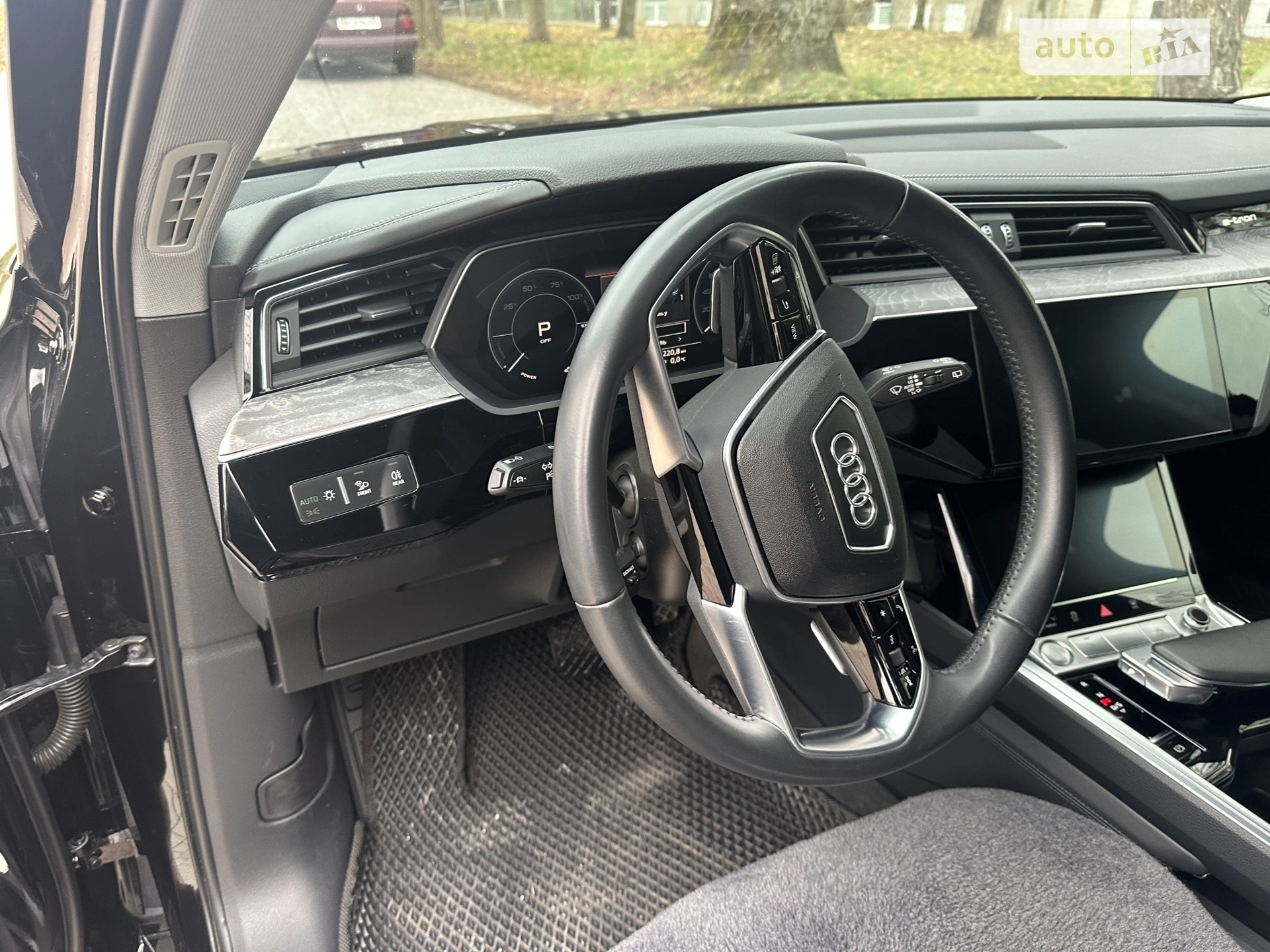 2019 Audi e-tron - мініатюра 12