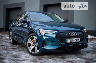 Позашляховик / Кросовер Audi e-tron 2019 в 