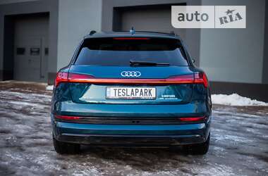 Позашляховик / Кросовер Audi e-tron 2019 в 