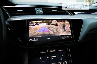 Позашляховик / Кросовер Audi e-tron 2019 в 