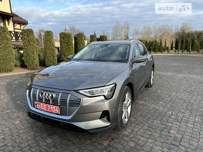 Внедорожник / Кроссовер Audi e-tron 2020 в 