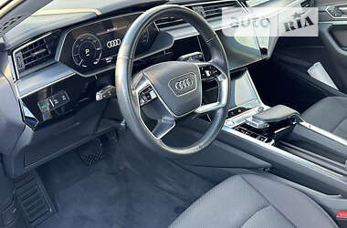 Внедорожник / Кроссовер Audi e-tron 2020 в 