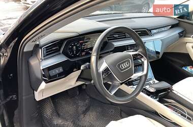 Внедорожник / Кроссовер Audi e-tron 2021 в 
