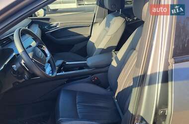 Внедорожник / Кроссовер Audi e-tron 2021 в 