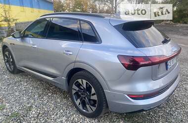Внедорожник / Кроссовер Audi e-tron 2022 в 
