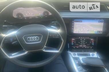 Внедорожник / Кроссовер Audi e-tron 2022 в 