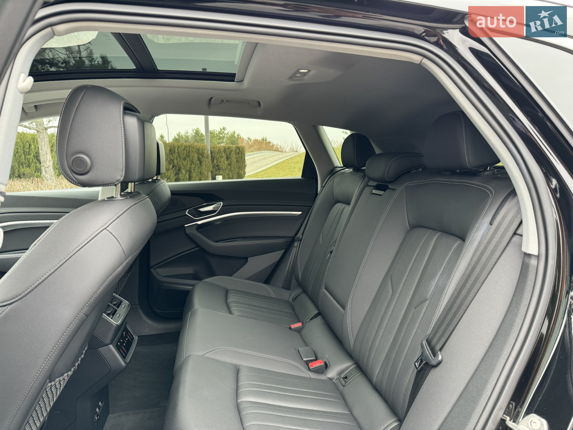 2019 Audi e-tron - мініатюра 13