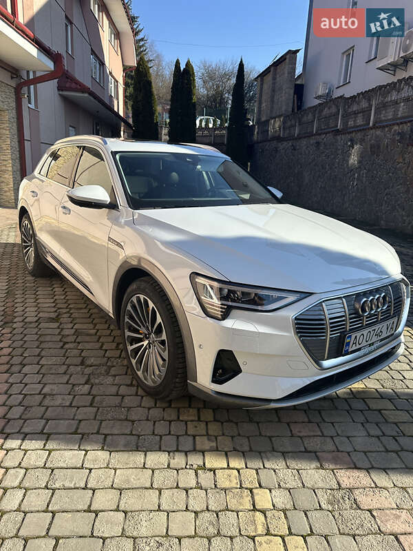 Позашляховик / Кросовер Audi e-tron 2018 в Хусті