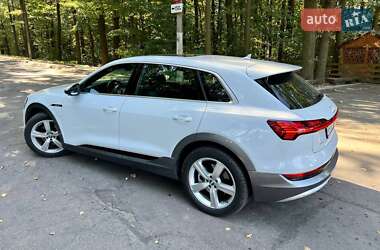 Внедорожник / Кроссовер Audi e-tron 2019 в 