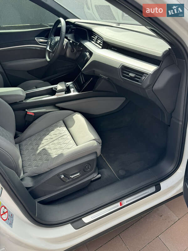 Внедорожник / Кроссовер Audi e-tron 2020 в Ужгороде