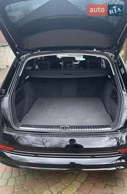 Позашляховик / Кросовер Audi e-tron 2019 в Косові