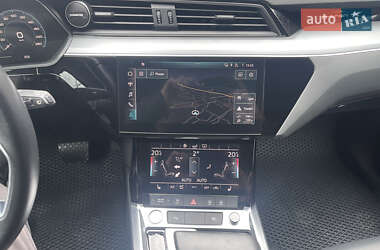 Позашляховик / Кросовер Audi e-tron 2019 в Косові