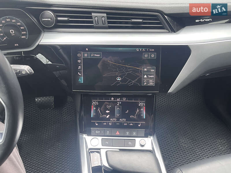 Позашляховик / Кросовер Audi e-tron 2019 в Косові
