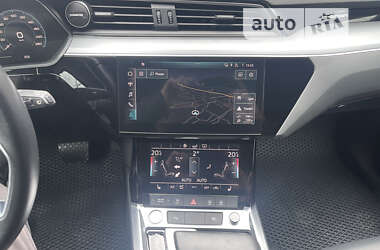 Позашляховик / Кросовер Audi e-tron 2019 в Косові