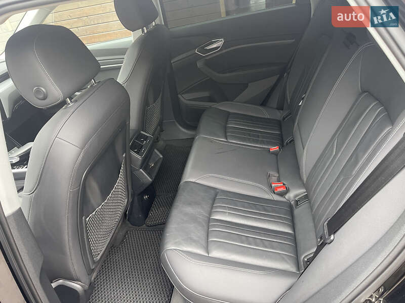 Позашляховик / Кросовер Audi e-tron 2019 в Косові