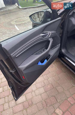 Позашляховик / Кросовер Audi e-tron 2019 в Косові