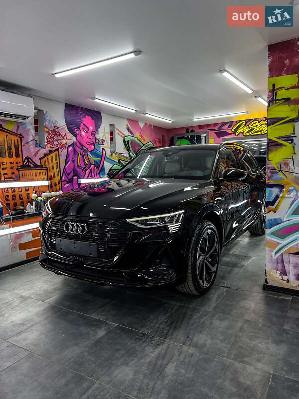Внедорожник / Кроссовер Audi e-tron 2021 в Киеве