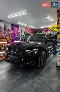 Внедорожник / Кроссовер Audi e-tron 2021 в 