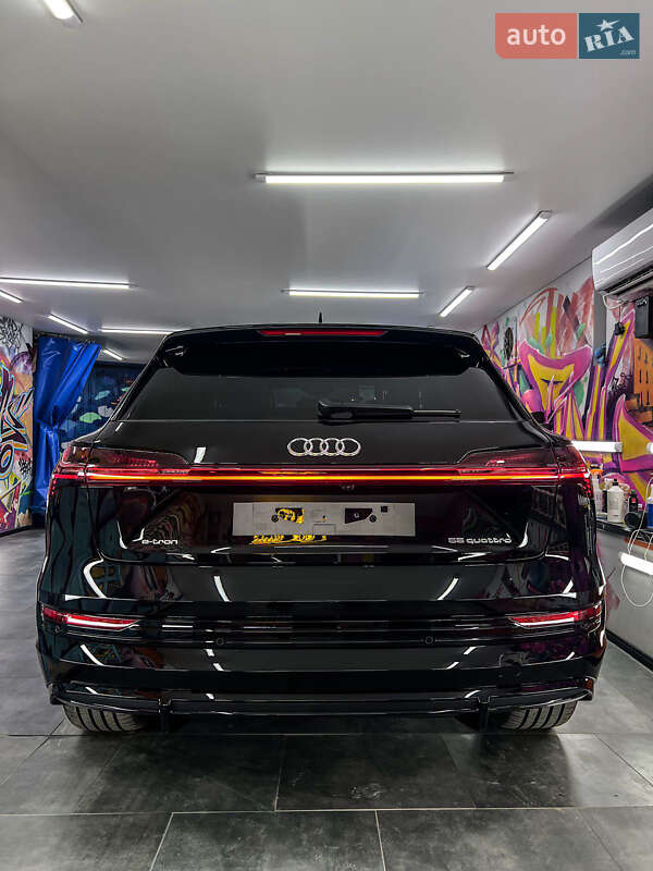 Внедорожник / Кроссовер Audi e-tron 2021 в Киеве