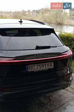 Позашляховик / Кросовер Audi e-tron 2021 в 