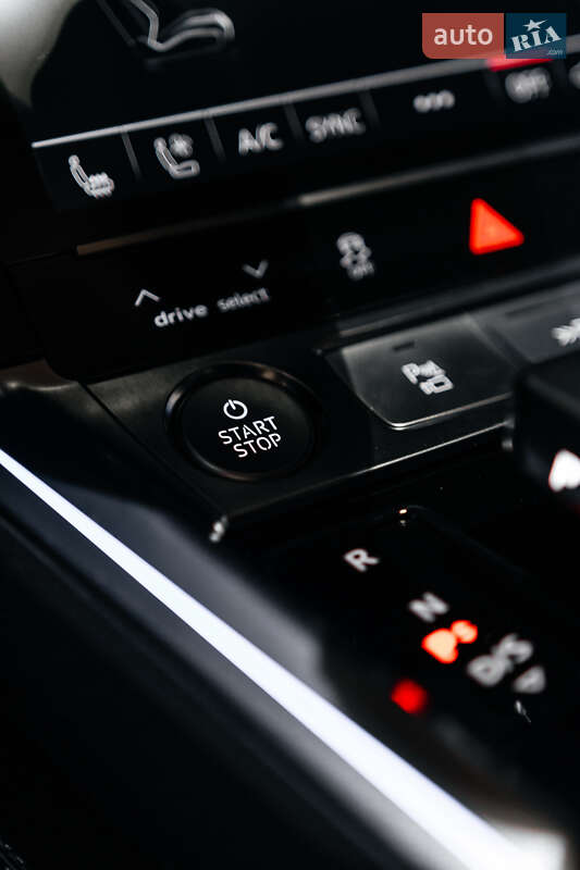 Внедорожник / Кроссовер Audi e-tron 2019 в Киеве