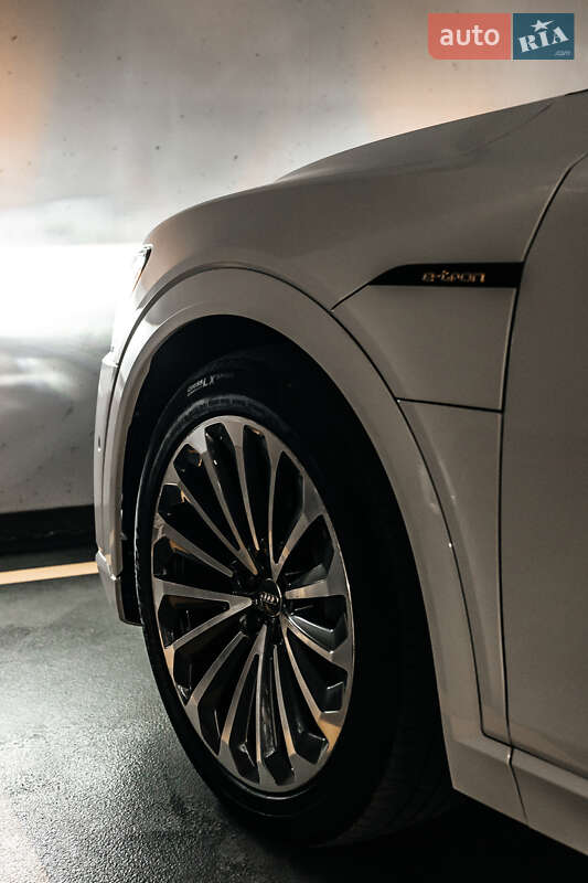Внедорожник / Кроссовер Audi e-tron 2019 в Киеве фото 13 Внедорожник / Кроссовер Audi e-tron 2019 в Киеве