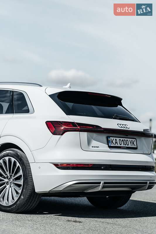 Внедорожник / Кроссовер Audi e-tron 2019 в Киеве