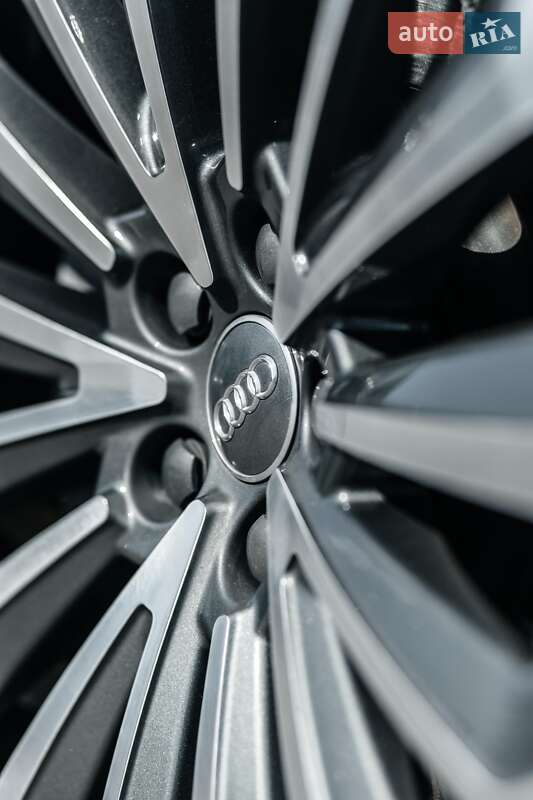 Внедорожник / Кроссовер Audi e-tron 2019 в Киеве