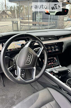 Внедорожник / Кроссовер Audi e-tron 2019 в 