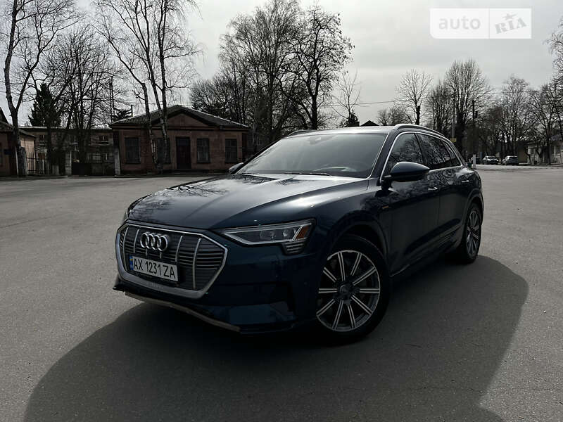 Позашляховик / Кросовер Audi e-tron 2019 в Краснограді