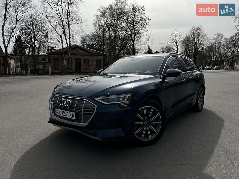 Внедорожник / Кроссовер Audi e-tron 2019 в Краснограде