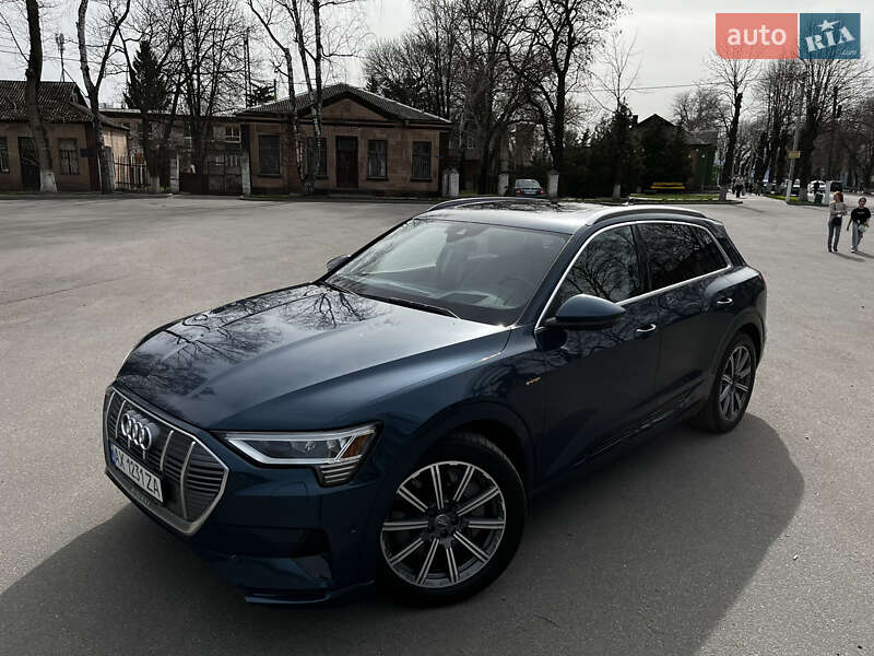 Внедорожник / Кроссовер Audi e-tron 2019 в Краснограде