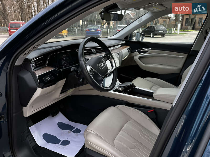Внедорожник / Кроссовер Audi e-tron 2019 в Краснограде