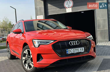 Внедорожник / Кроссовер Audi e-tron 2022 в 