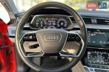 Внедорожник / Кроссовер Audi e-tron 2022 в 