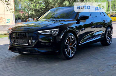 Позашляховик / Кросовер Audi e-tron 2021 в Дніпрі