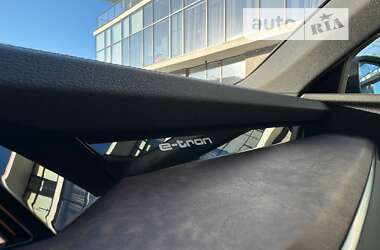 Внедорожник / Кроссовер Audi e-tron 2022 в Ужгороде