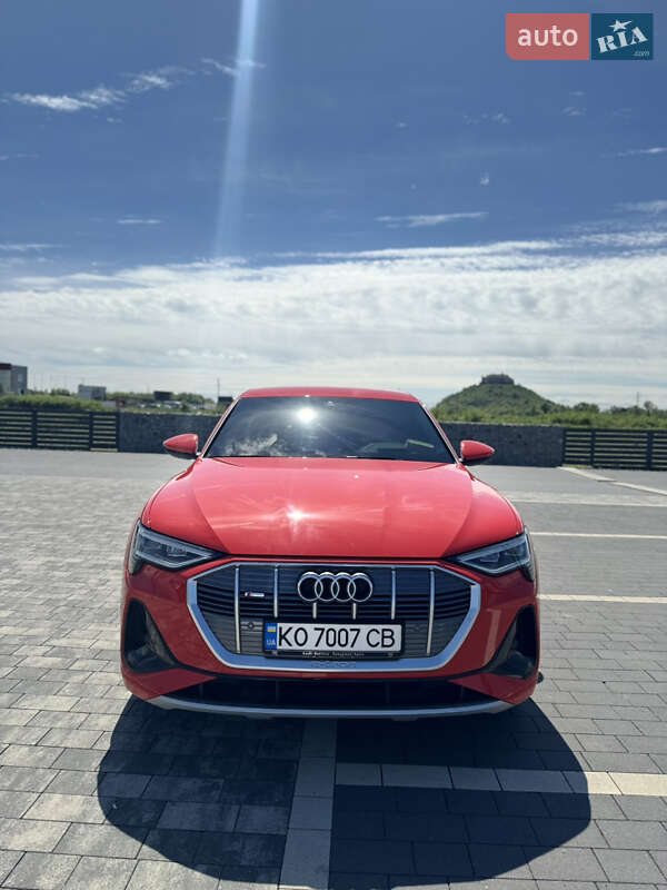 Внедорожник / Кроссовер Audi e-tron 2022 в Мукачево