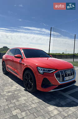 Внедорожник / Кроссовер Audi e-tron 2022 в 